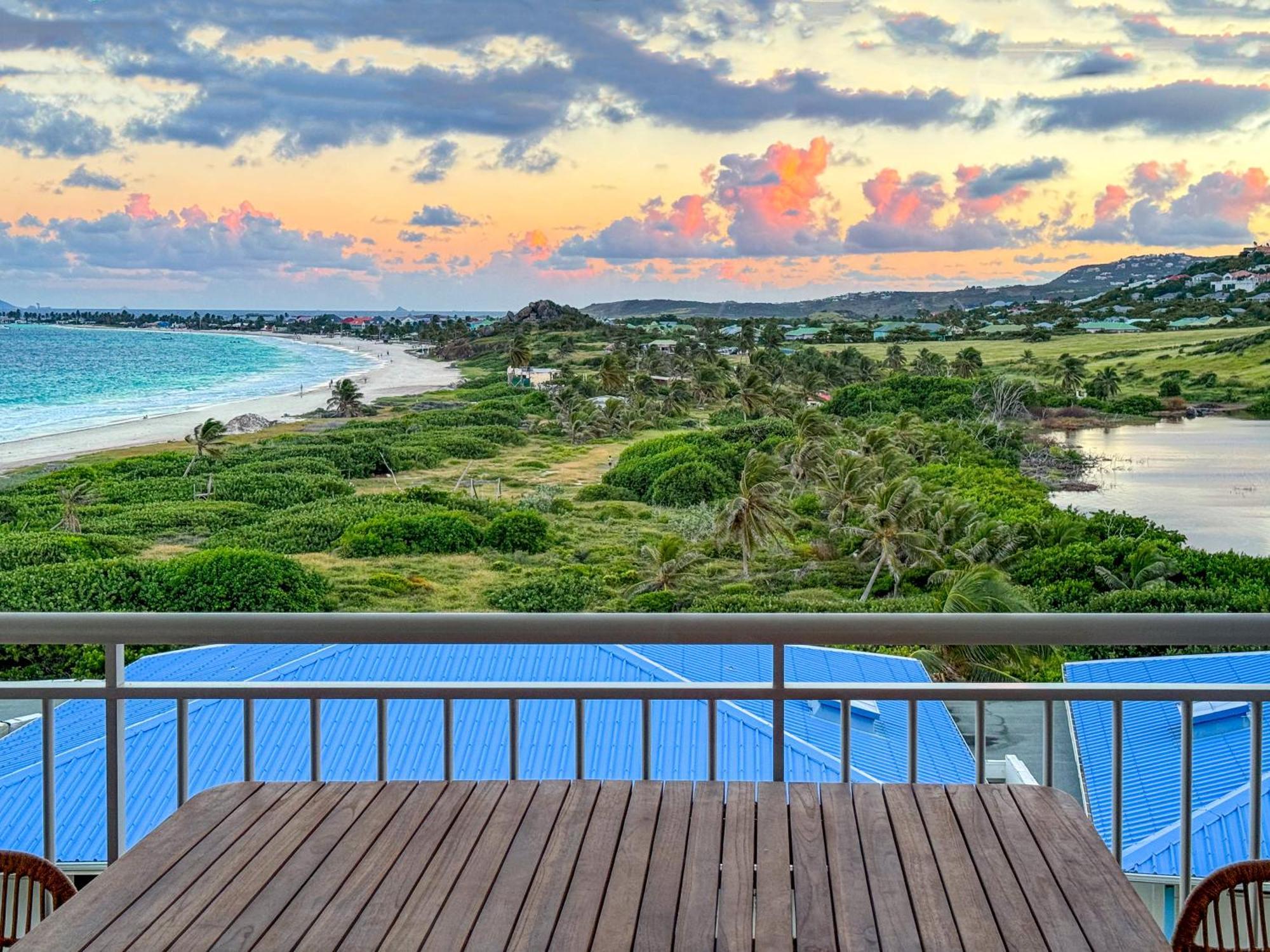 Top Floor Unit 520 Ft2 - 48 M2 With Stunning Dominant View On Ocean, St Barth, Orient Bay Apartment Cul de Sac Exterior photo